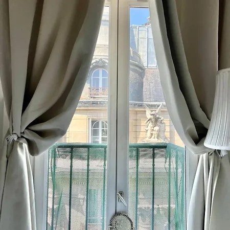 Apartman Charming Parisian