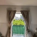 Charming Parisian