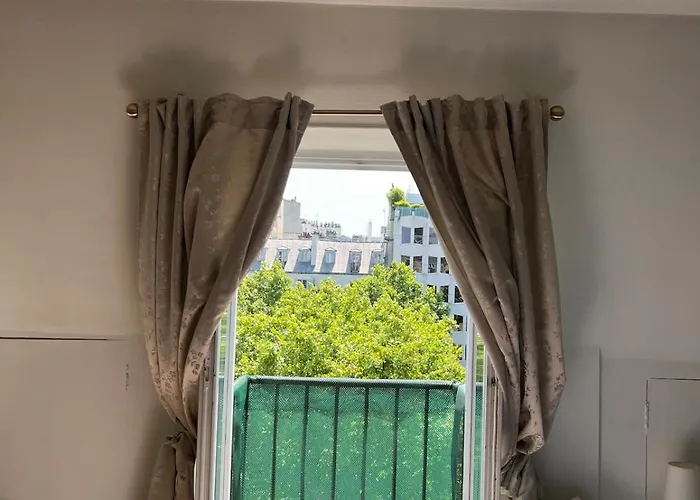 Charming Parisian