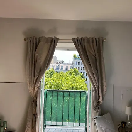 Charming Parisian